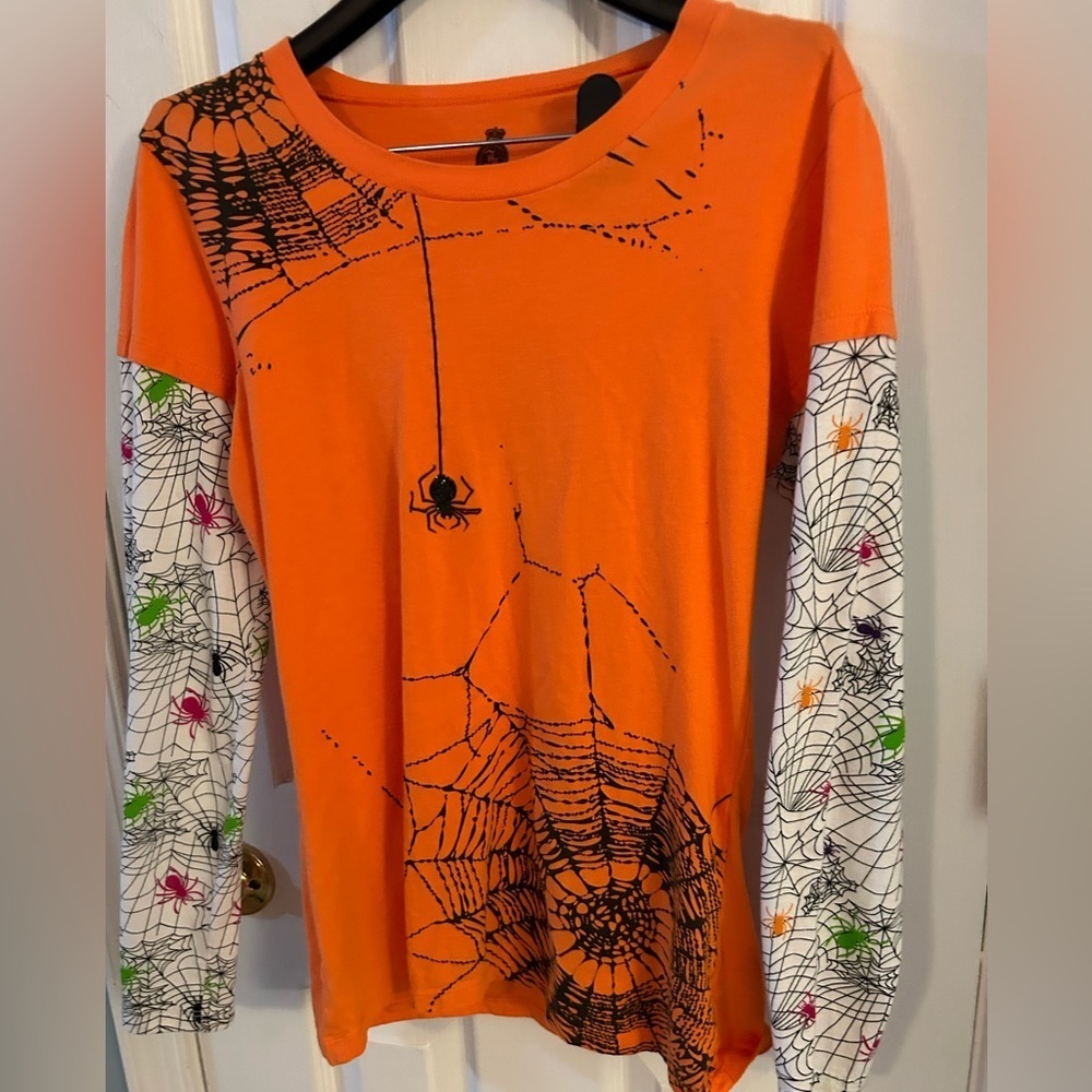 Brand:  Jerry Leigh Apparel
Style:  Long Sleeve, Two-Tone, tee shirt